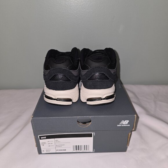 New Balance 2002, US Kid's, Black/Black, Various Sizes 12M & 11M, New in Box - Picture 3 of 8